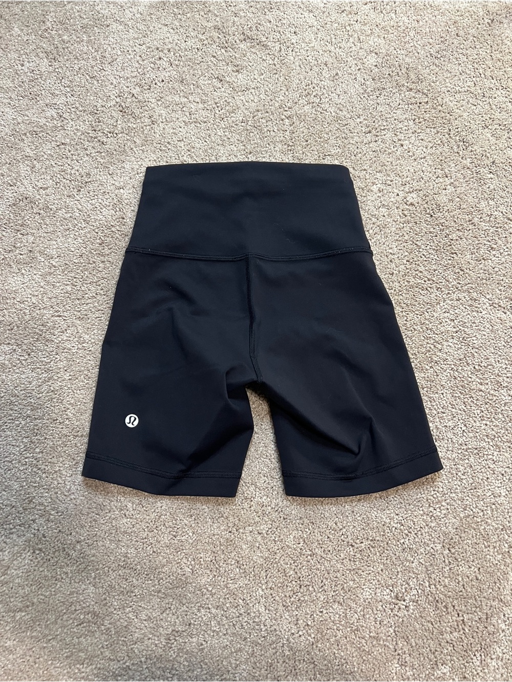 Women’s Lululemon Wunder Train High Rise 6” Shorts Size 2